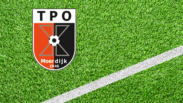 Logo voetbalclub Moerdijk - Voetbalverening TPO - Tussen Puinhopen Opgericht - in kleur op grasveld met witte lijn - 600 * 337 pixels